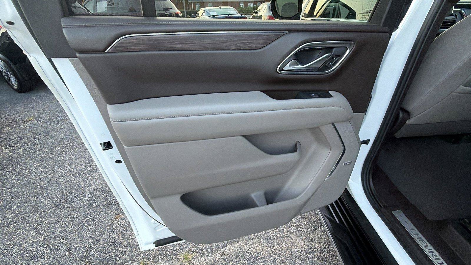 Used 2023 Chevrolet Suburban LT RWD image 23