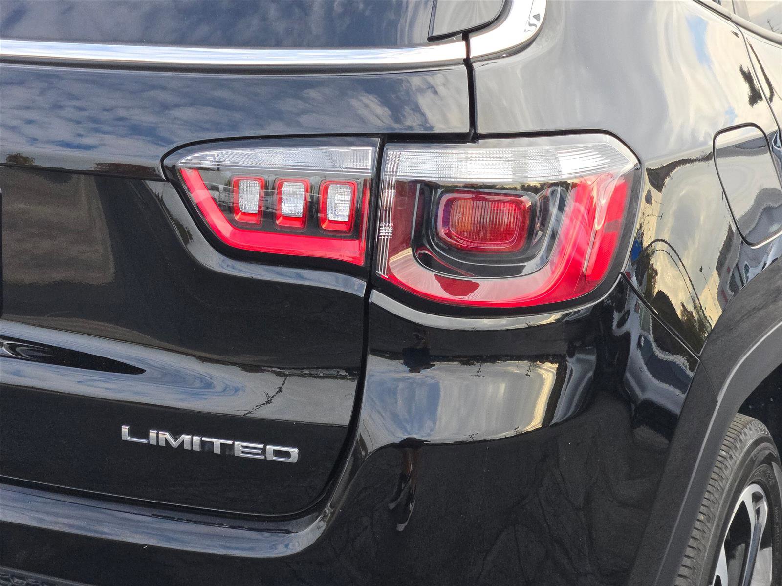 Used 2022 Jeep Compass Limited image 13