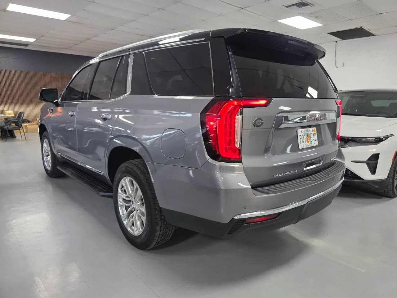 Used 2021 GMC Yukon SLT w/ SLT Premium Package RWD image 5