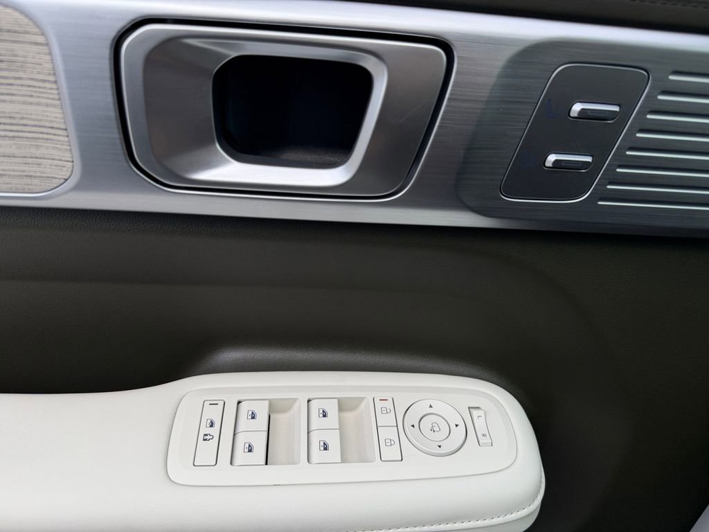 Used 2025 Hyundai Santa Fe Calligraphy image 24