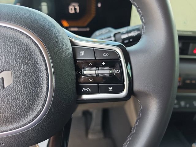 Certified 2025 Kia Carnival EX FWD image 40
