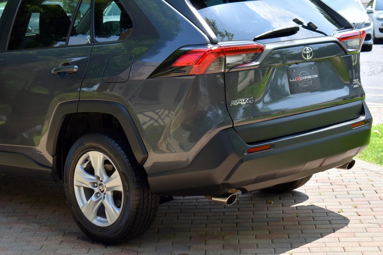 Used 2021 Toyota RAV4 XLE image 10