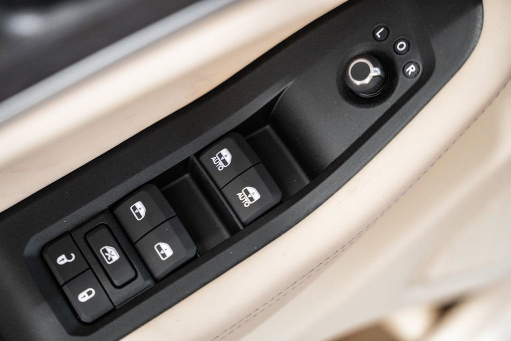 New 2025 Jeep Grand Cherokee Limited w/ Luxury Tech Group II image 40