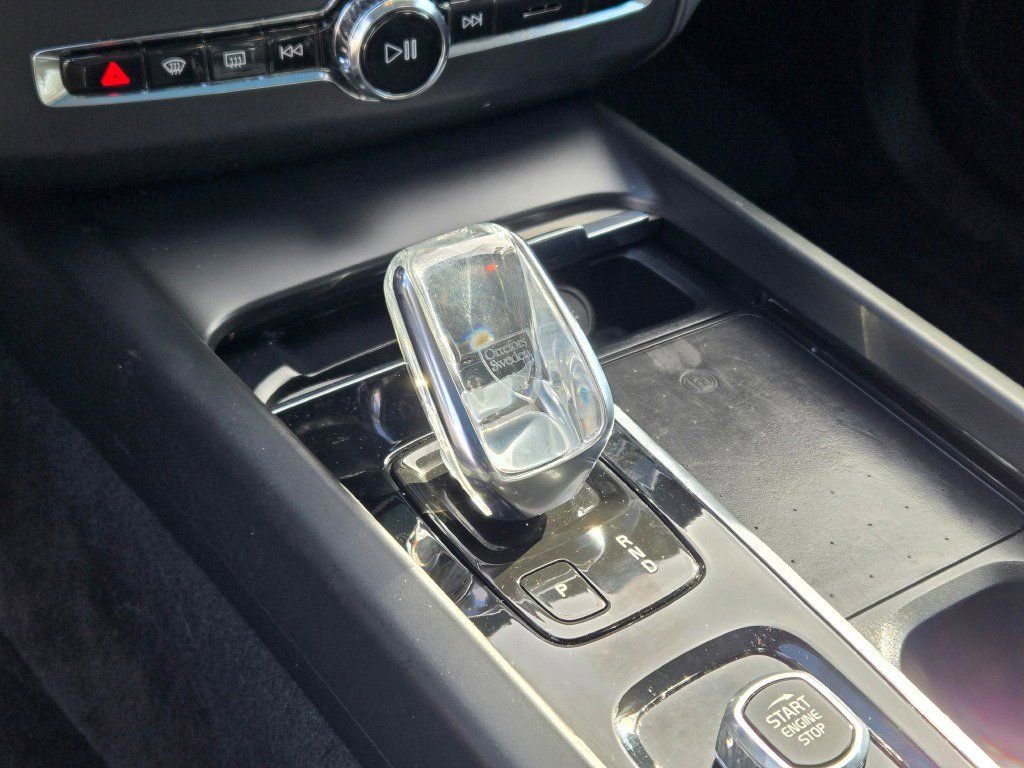 Used 2022 Volvo XC60 T8 Inscription w/ Advanced Package image 29