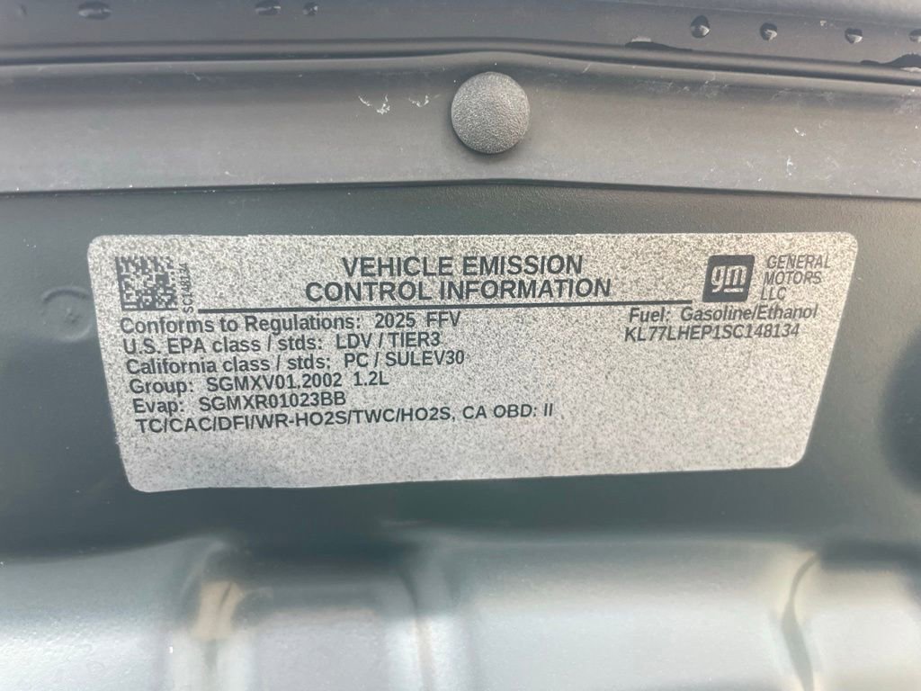 Used 2025 Chevrolet Trax LT FWD image 40