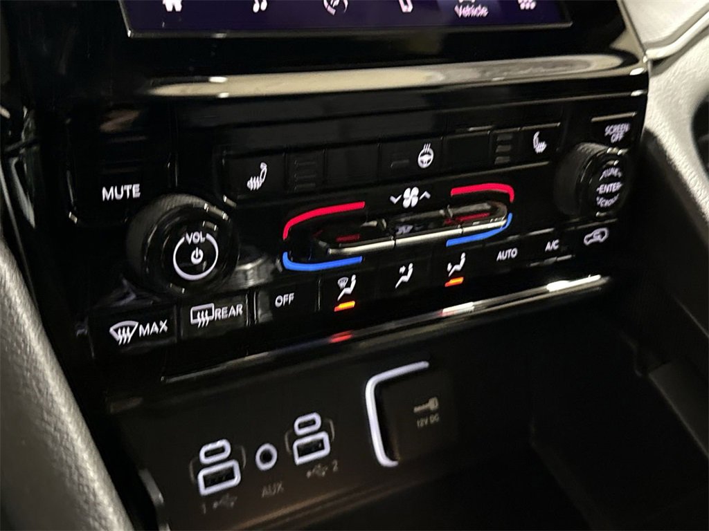 Used 2025 Jeep Grand Cherokee Laredo X w/ Luxury Tech Group I image 15