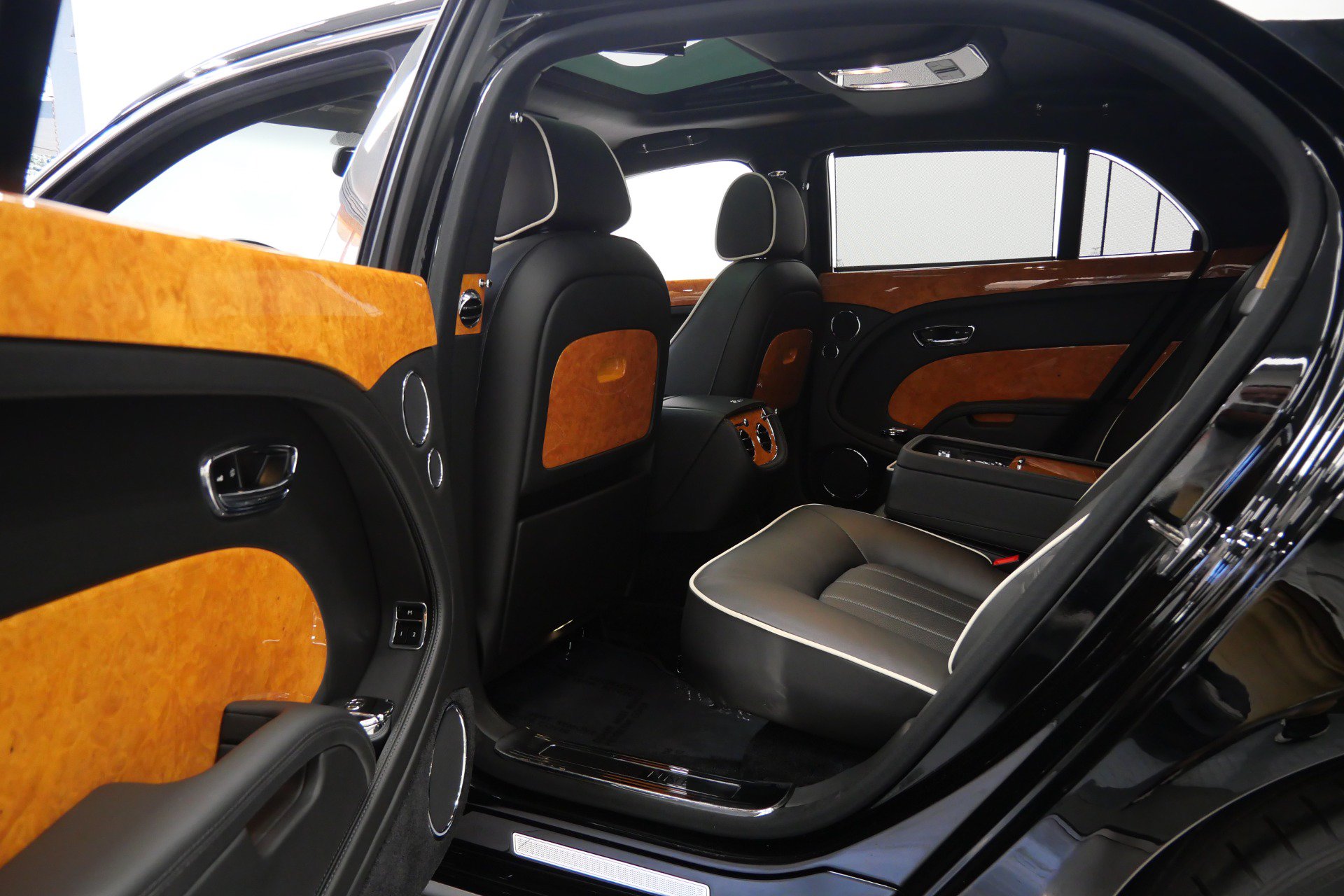 Used 2013 Bentley Mulsanne RWD image 31