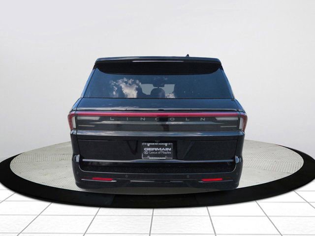Used 2025 Lincoln Navigator Black Label image 4