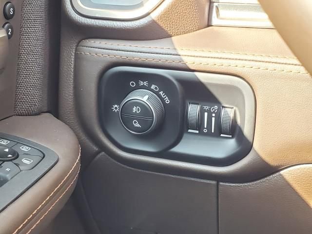 Used 2025 RAM 3500 Longhorn image 13