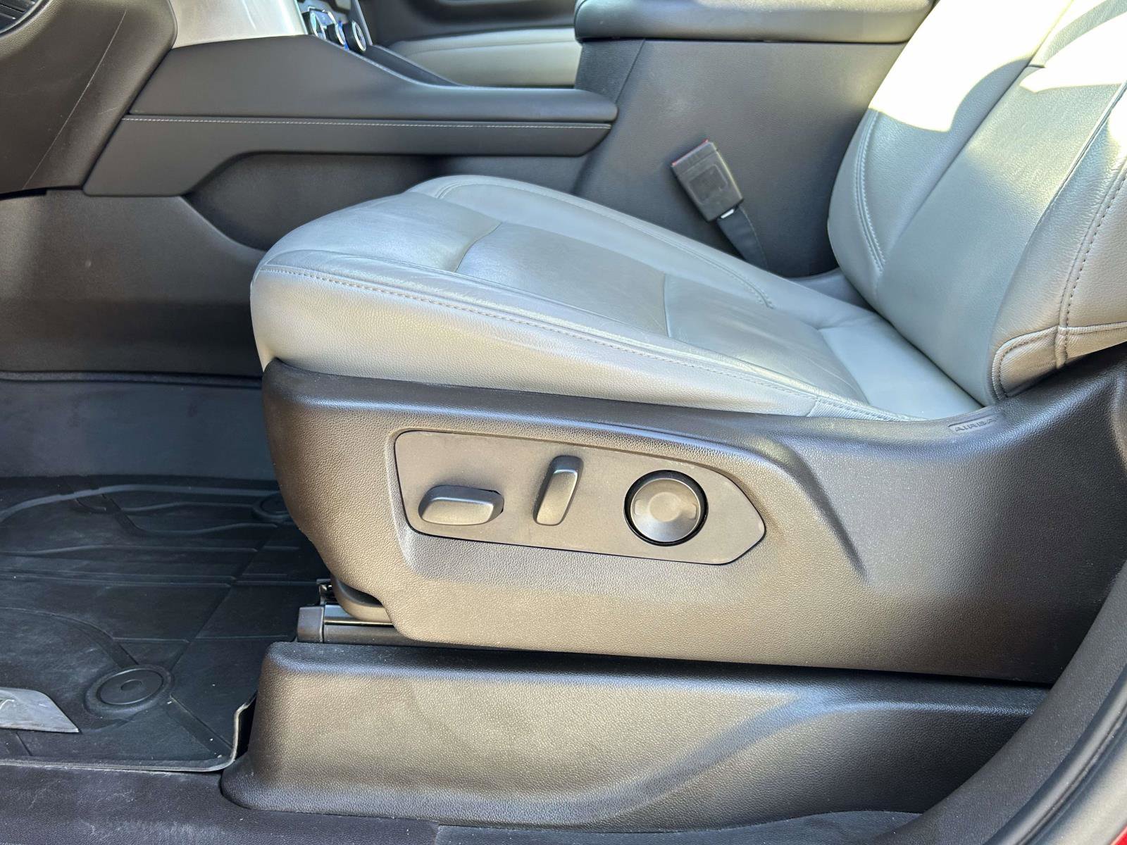 Used 2021 Chevrolet Tahoe LT w/ LT Signature Package image 22