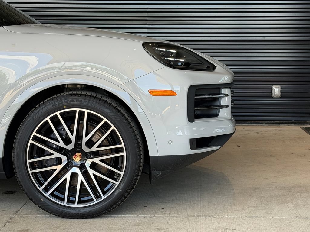 New 2026 Porsche Cayenne AWD/4WD image 8