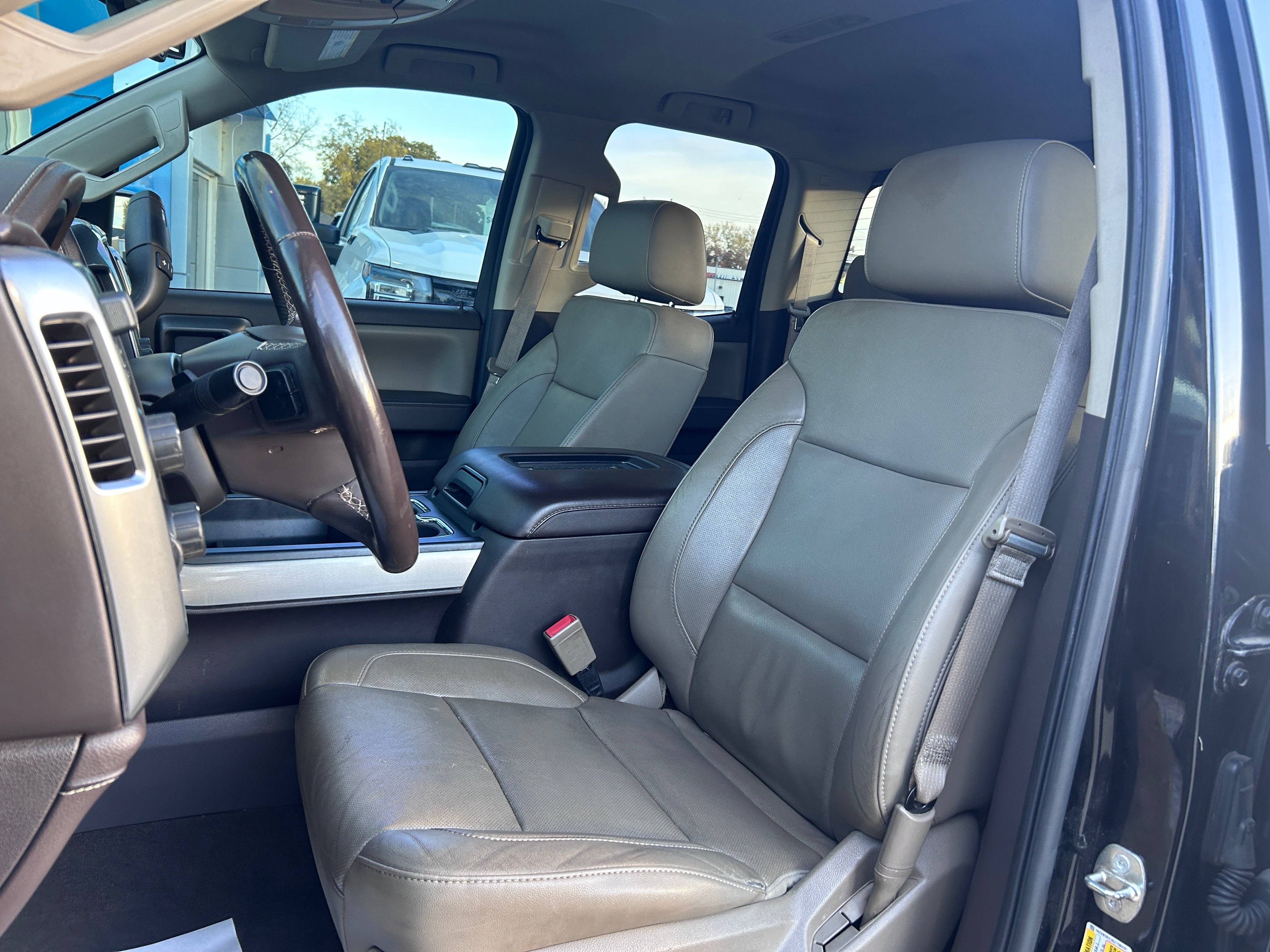 Used 2016 Chevrolet Silverado 1500 LTZ Z71 w/ LTZ Plus Package AWD/4WD image 16