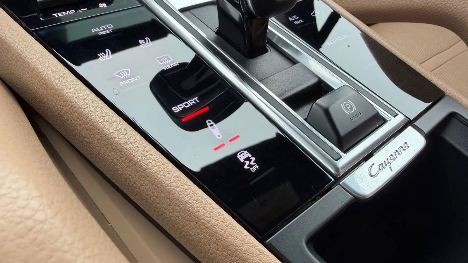 Used 2019 Porsche Cayenne S w/ Premium Plus Package image 45