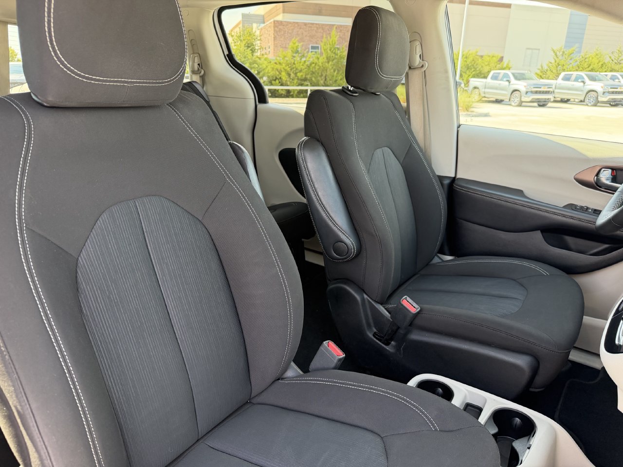 Used 2023 Chrysler Voyager LX FWD image 25