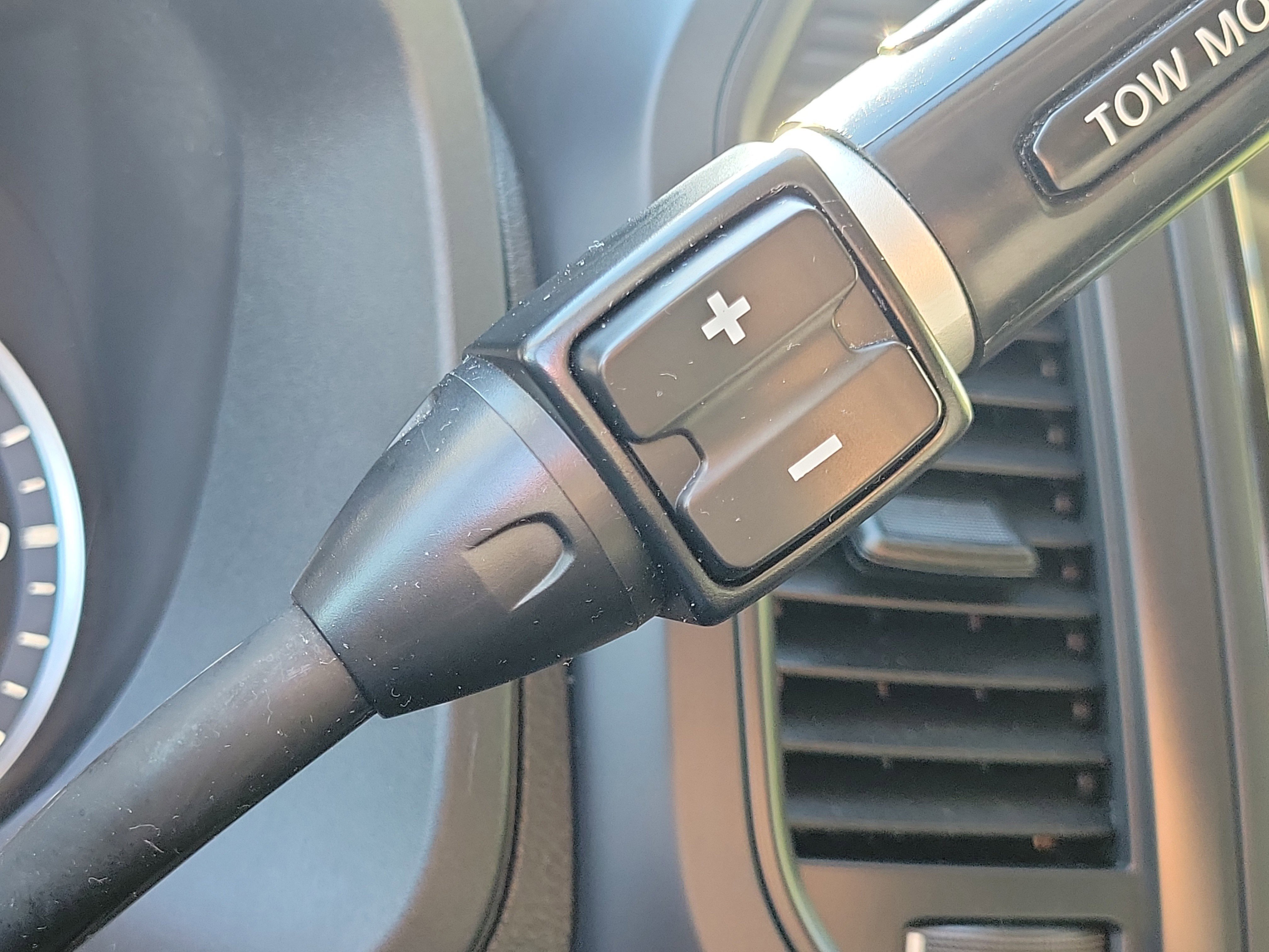 Used 2022 Nissan Titan S image 34