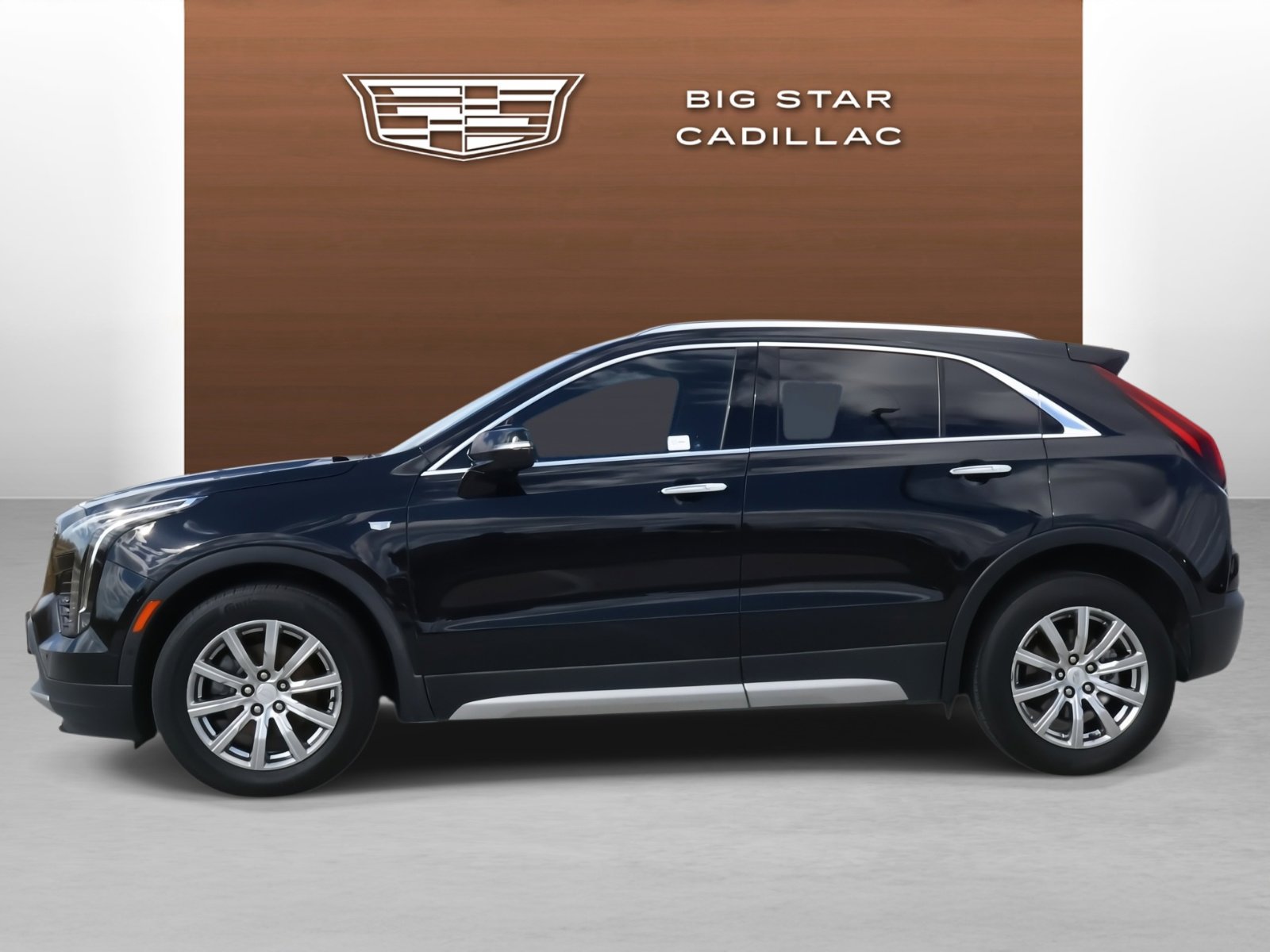 Used 2019 Cadillac XT4 Premium Luxury image 2