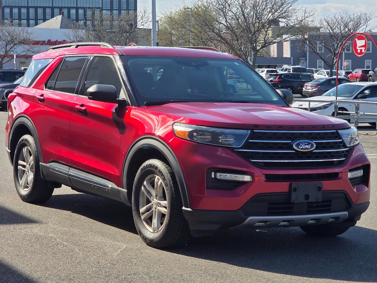 Used 2020 Ford Explorer XLT w/ Equipment Group 202A AWD/4WD image 3