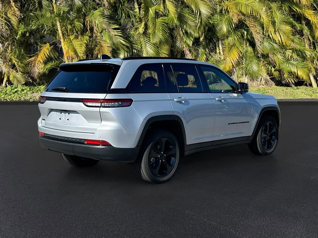 Used 2022 Jeep Grand Cherokee Altitude AWD/4WD image 5