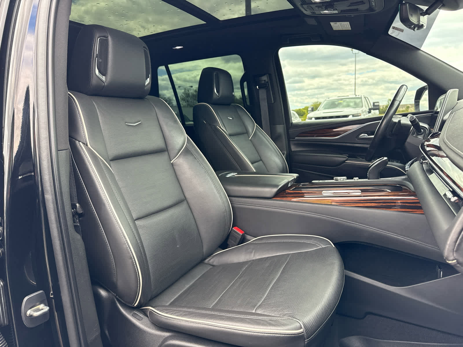 Certified 2021 Cadillac Escalade Premium Luxury w/ Driver Assist Tech Package AWD/4WD image 27