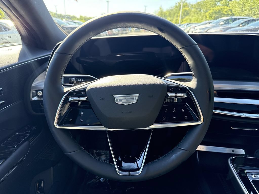 Used 2025 Cadillac Lyriq Luxury w/ LPO, Floor Liner Package AWD/4WD image 11