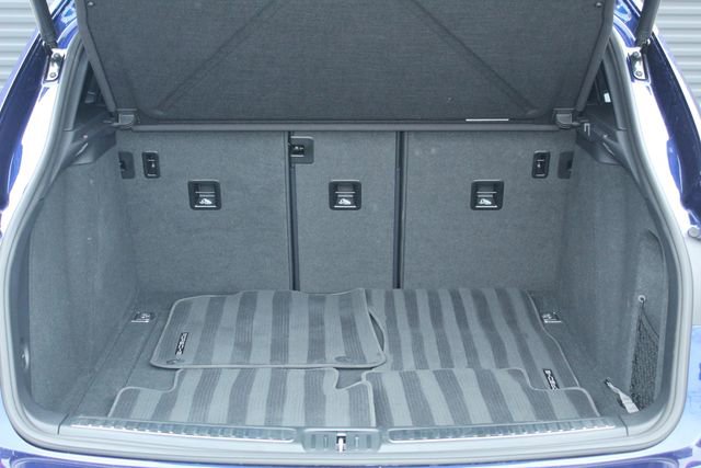 Certified 2024 Porsche Macan image 12