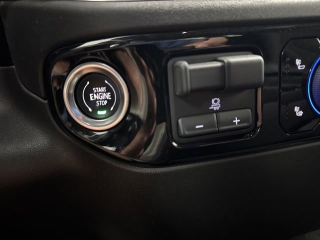 Used 2025 Chevrolet Silverado 1500 LT AWD/4WD image 16