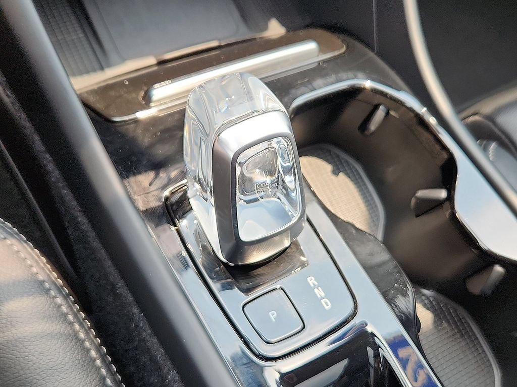 Used 2024 Volvo XC40 B5 Plus w/ Climate Package AWD/4WD image 10
