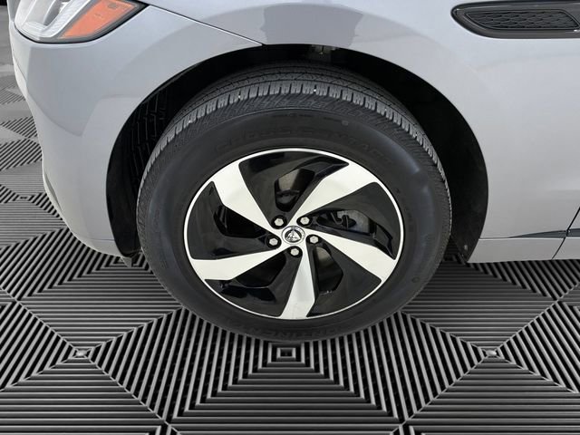 Used 2025 Jaguar F-PACE R-Dynamic S image 9