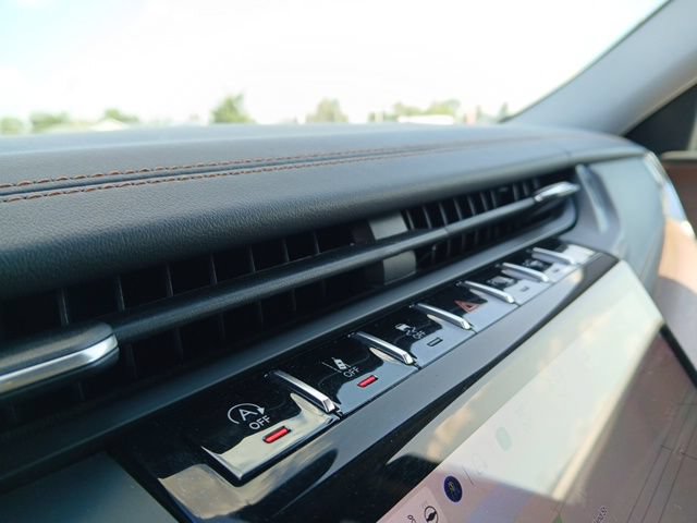 Used 2022 Jeep Grand Cherokee Summit AWD/4WD image 23