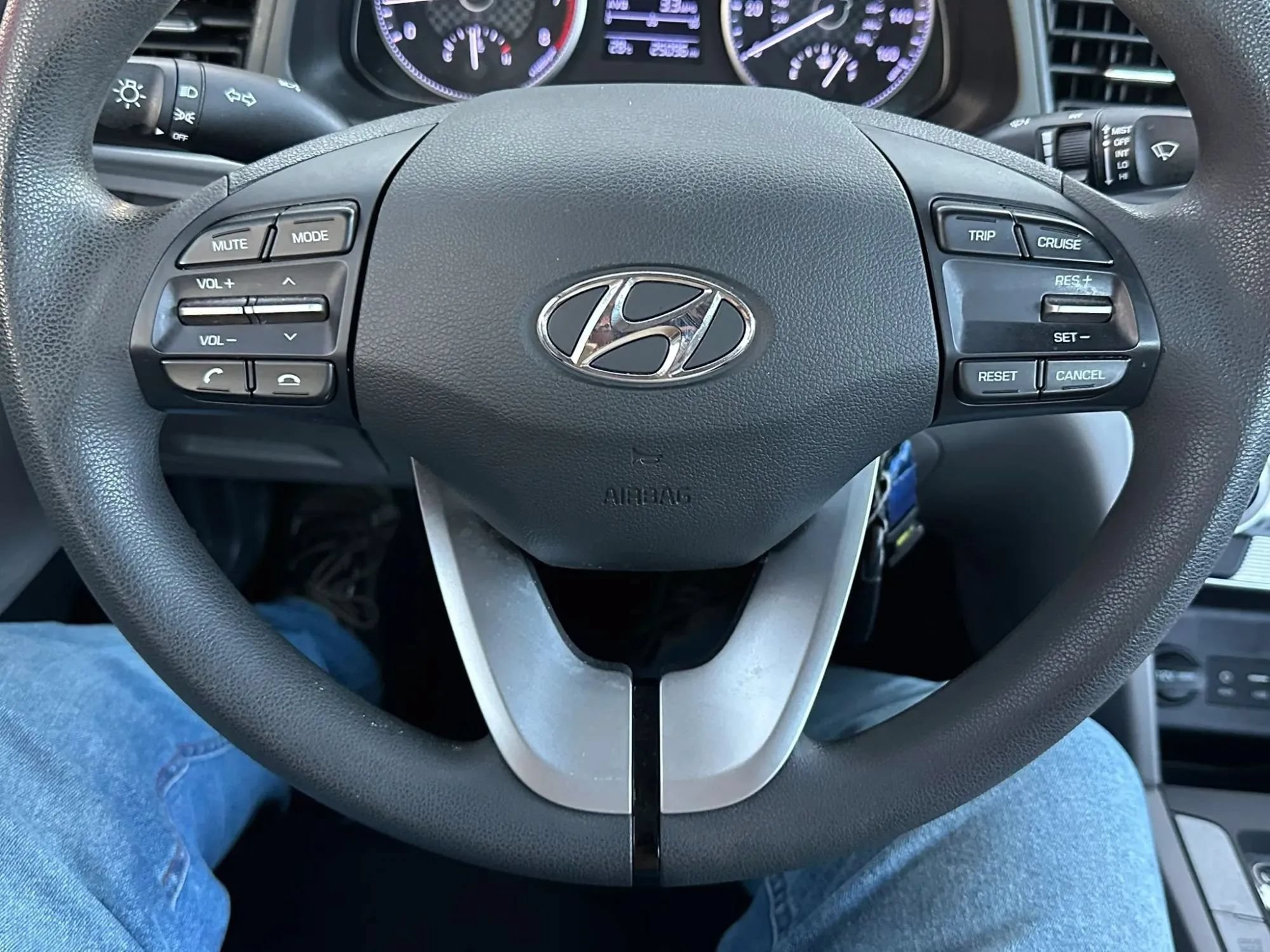 Used 2019 Hyundai Elantra SE FWD image 19
