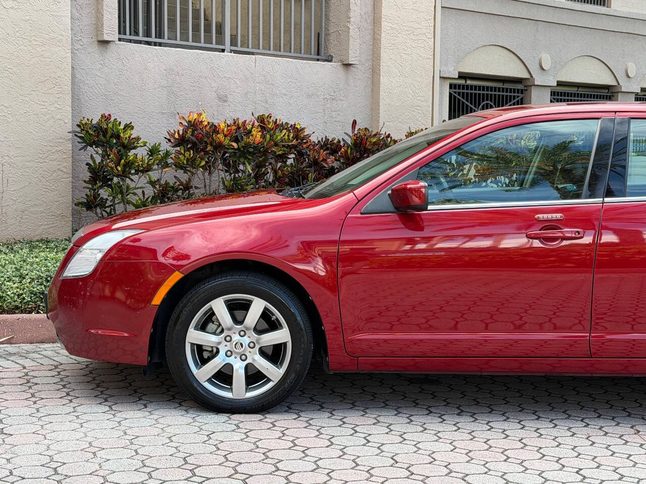Used 2010 Mercury Milan Premier FWD image 4