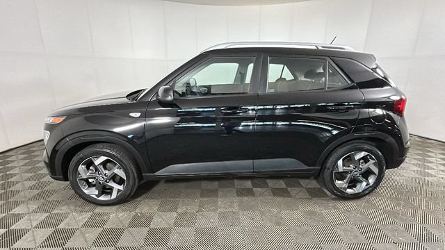 Certified 2023 Hyundai Venue SEL w/ Cargo Package FWD video 5