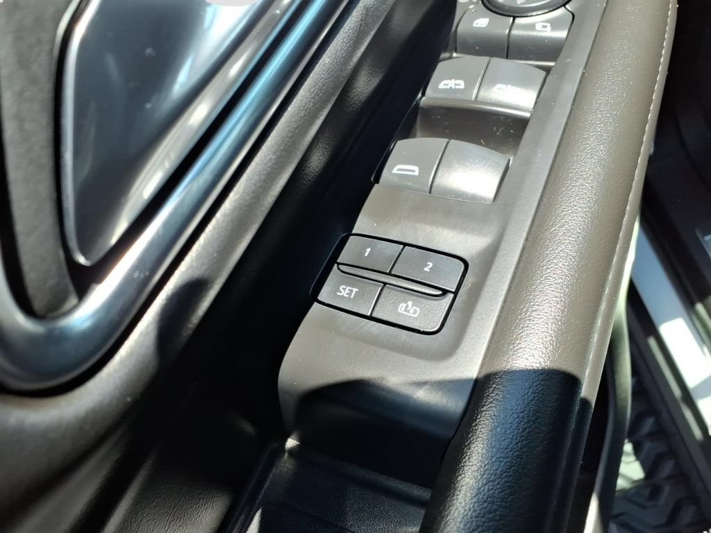 Used 2024 Chevrolet Tahoe Z71 w/ Luxury Package AWD/4WD image 17