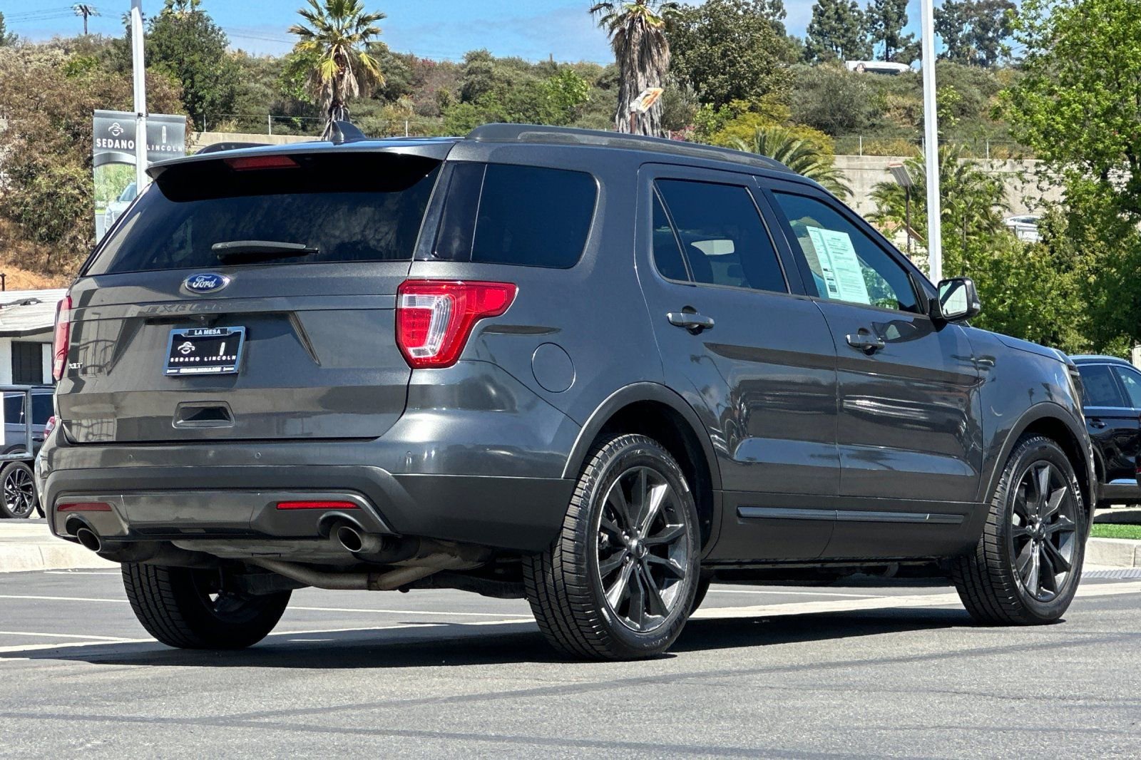 Used 2017 Ford Explorer XLT w/ Equipment Group 202A image 3