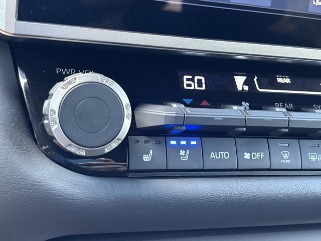 Used 2026 Toyota Sequoia Platinum AWD/4WD image 39