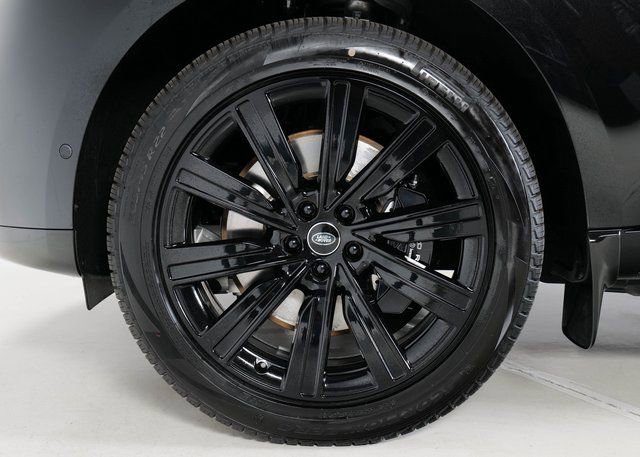 New 2025 Land Rover Range Rover SE image 9