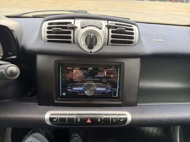 Used 2015 smart fortwo passion image 12