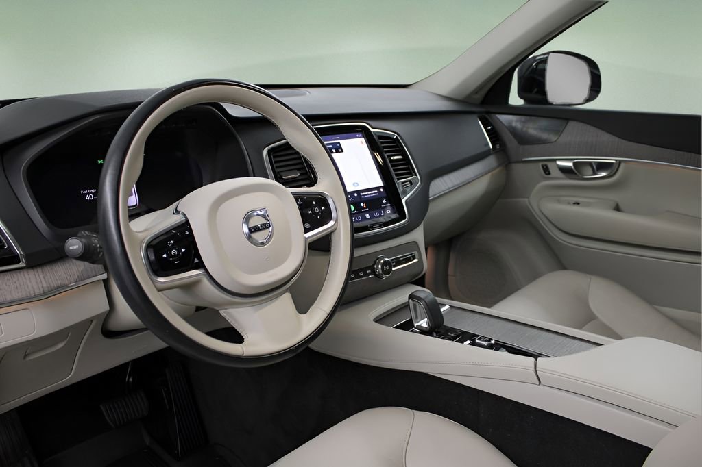 Used 2023 Volvo XC90 B6 Plus w/ Protection Package Premier image 13