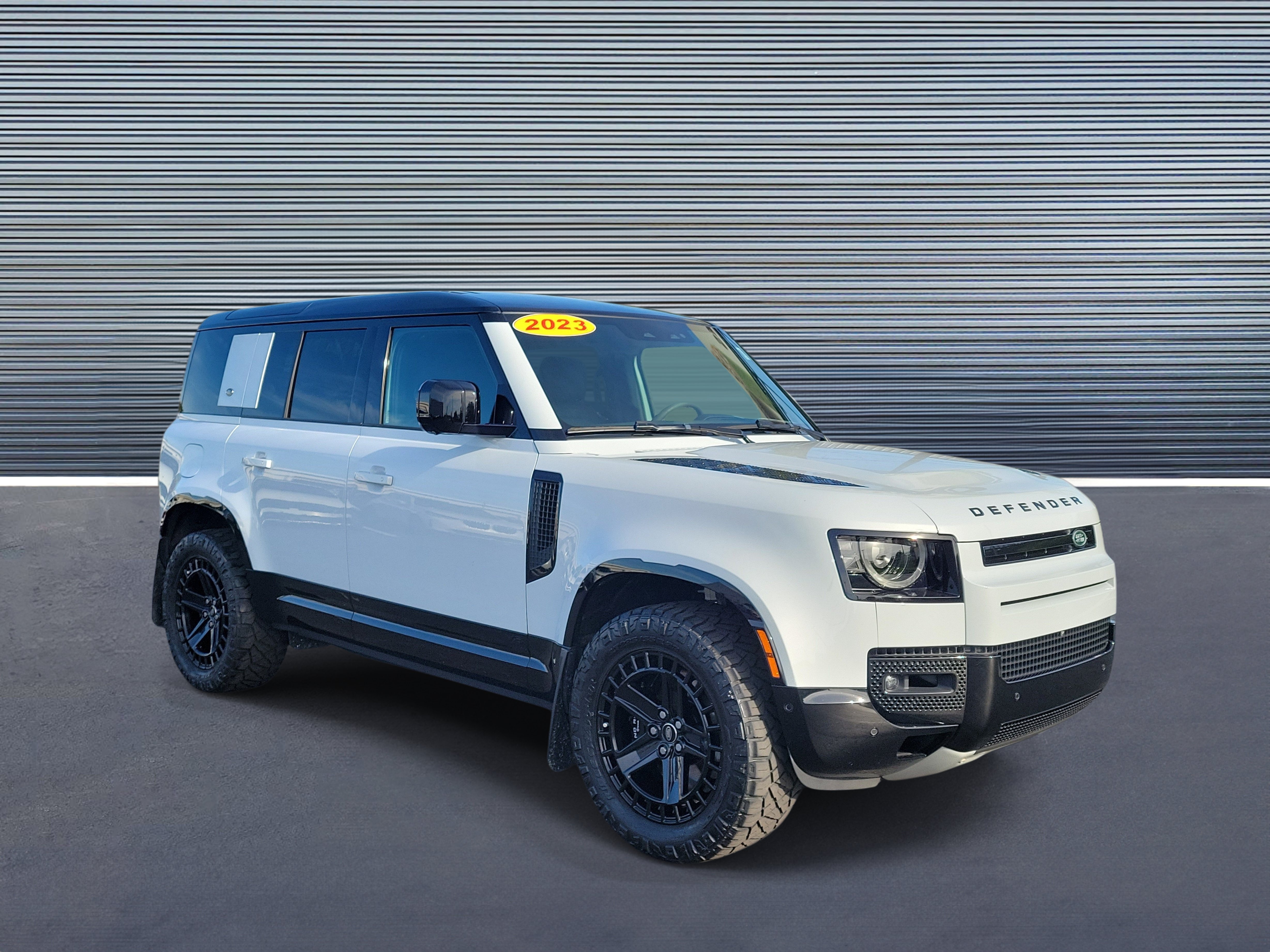 Used 2023 Land Rover Defender 110 V8 AWD/4WD image 2