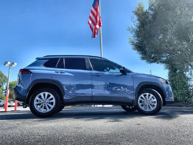 Used 2026 Toyota Corolla Cross LE FWD image 9