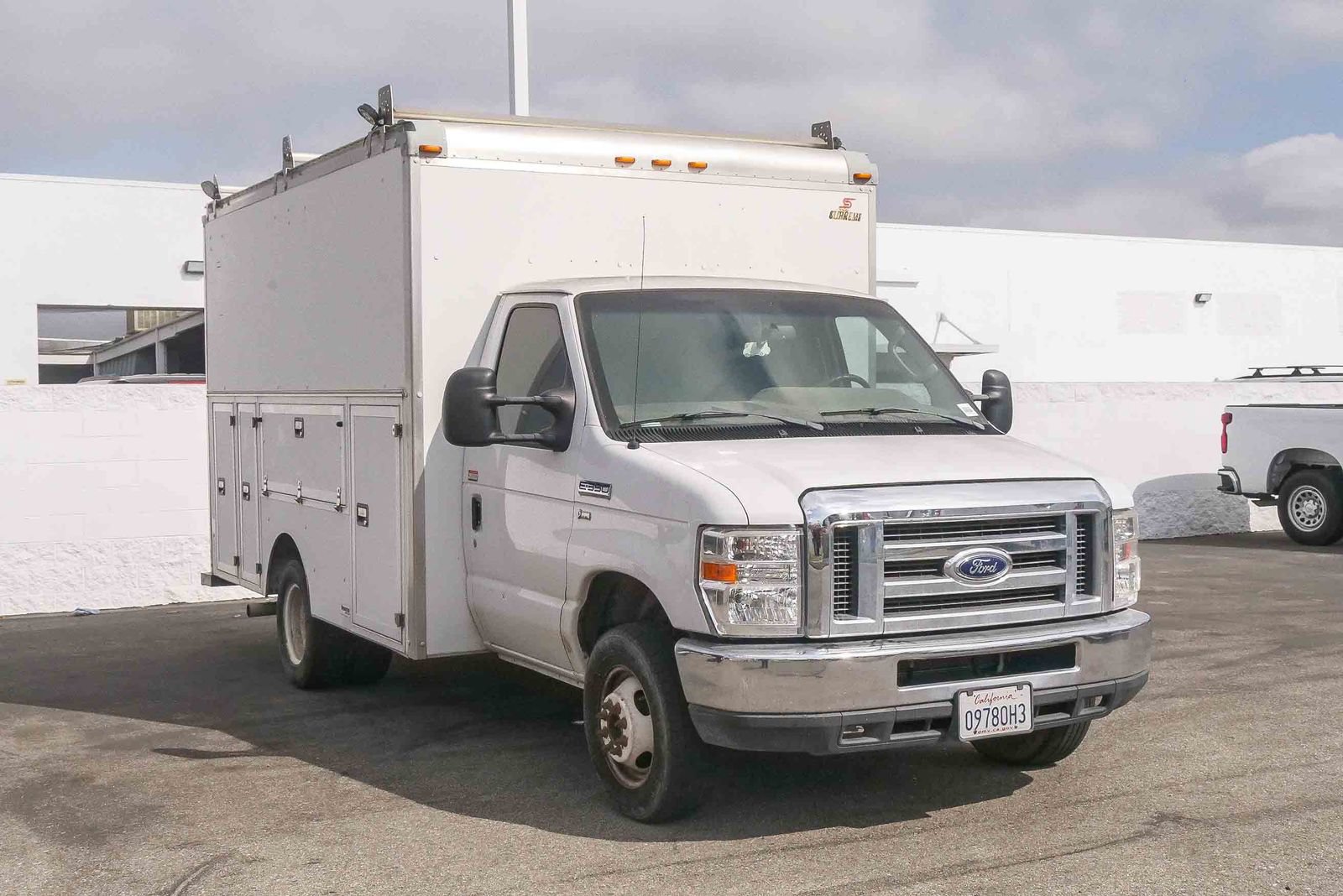 Used 2017 Ford E-350 and Econoline 350 Super Duty w/ Power Windows & Locks Group RWD image 3