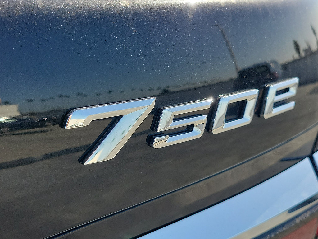 New 2026 BMW 750e xDrive AWD/4WD image 8