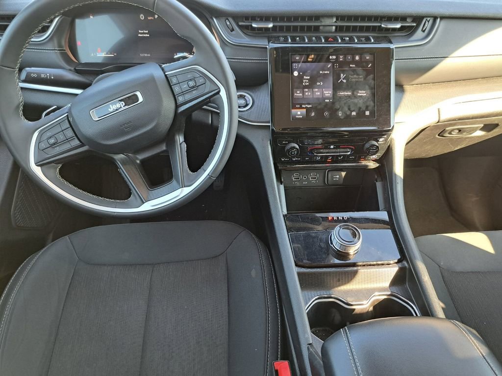 Used 2023 Jeep Grand Cherokee L Laredo image 18