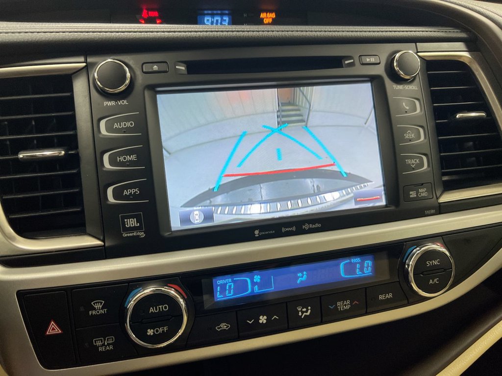 Used 2019 Toyota Highlander Limited Platinum AWD/4WD image 16