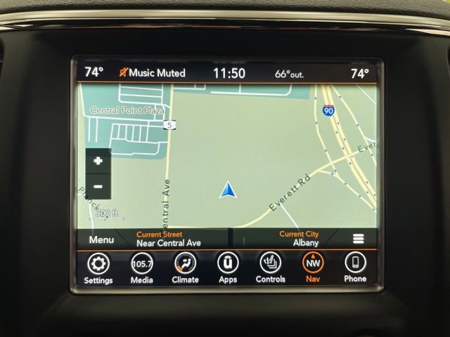 Used 2018 Jeep Grand Cherokee Laredo AWD/4WD image 4