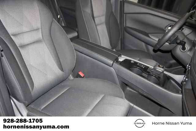 Used 2025 Nissan Rogue SV image 8