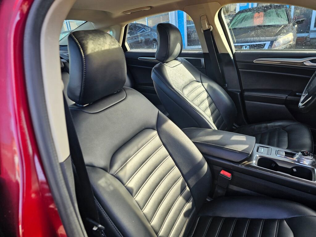 Used 2019 Ford Fusion SEL image 12