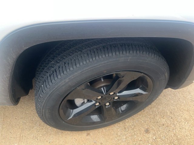 Used 2023 Jeep Grand Cherokee Altitude image 5