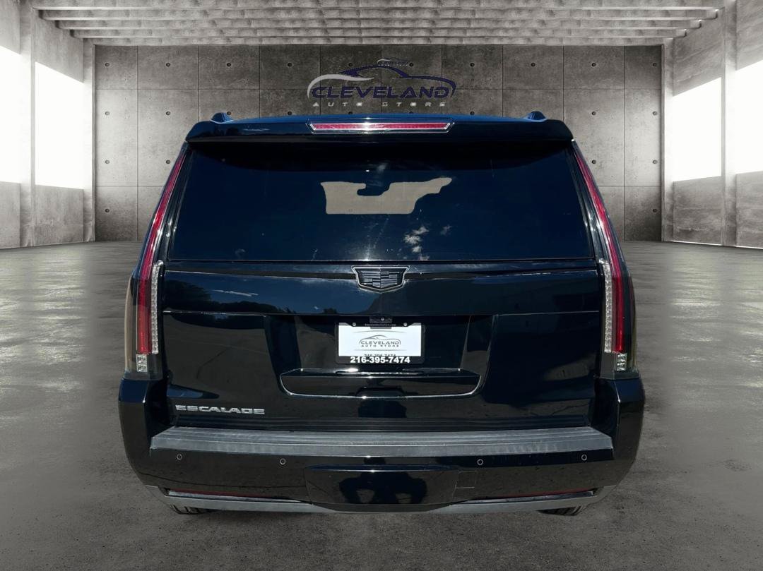 Used 2018 Cadillac Escalade Luxury AWD/4WD image 4