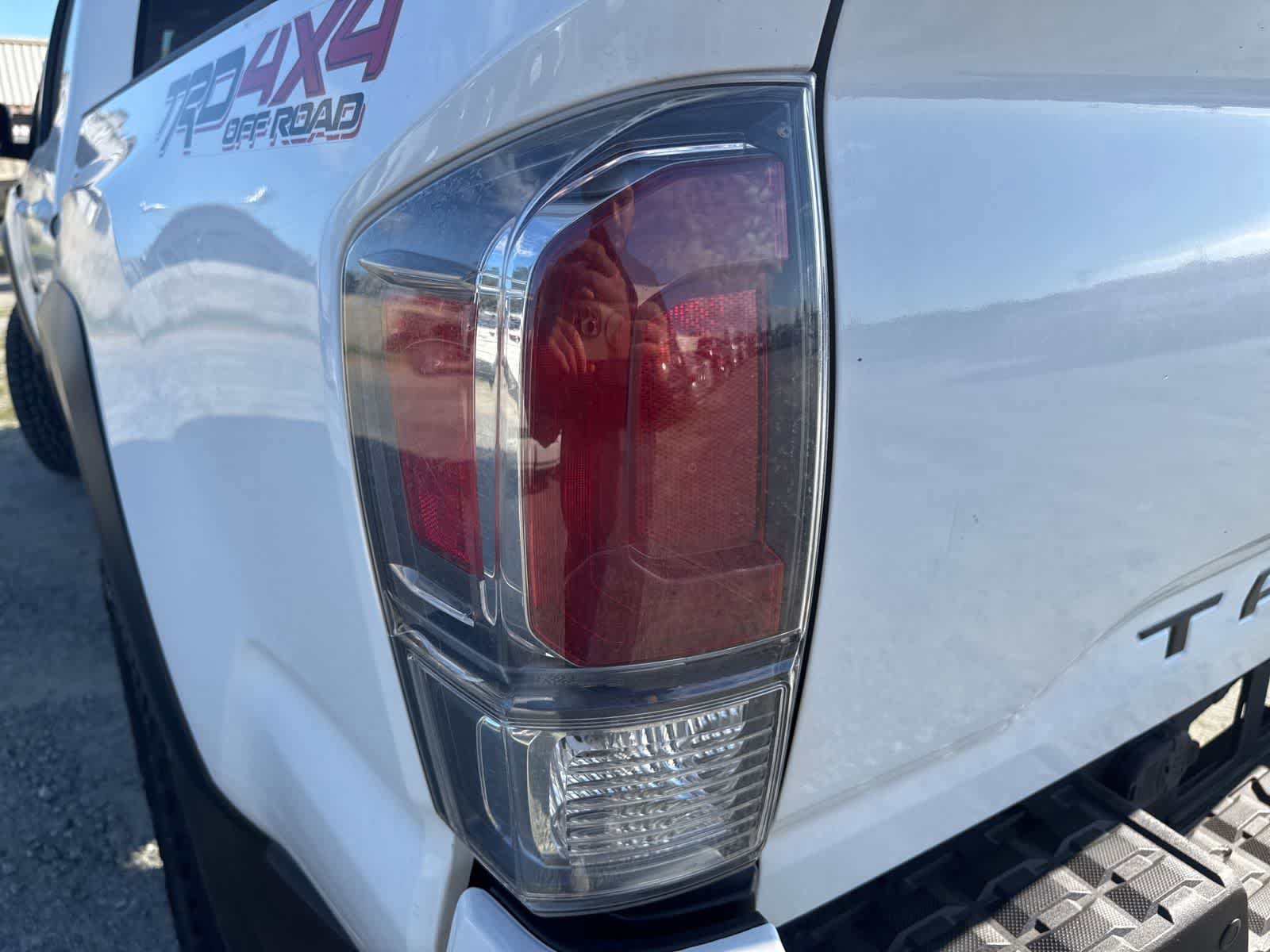 Used 2020 Toyota Tacoma TRD Off-Road w/ Technology Package image 10